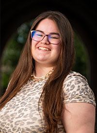 Abby Hart headshot