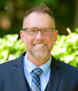 Dr. Michael Holik Headshot
