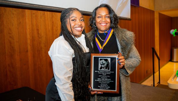 Lisa Wright Bryant ’87 (R) with student emcee Kyanna Randolph