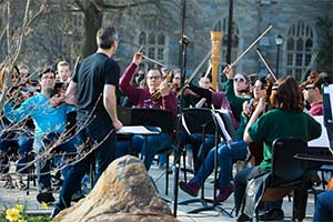 Picture of the concert on the quad conductor